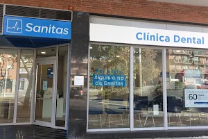 Clínica Dental Milenium Viladecans - Sanitas image