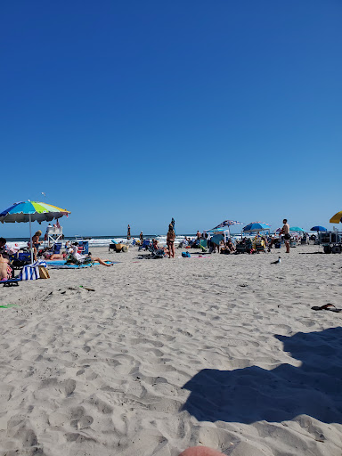 Bar & Grill «The Club at Diamond Beach», reviews and photos, 600 E Raleigh Ave, Wildwood Crest, NJ 08260, USA