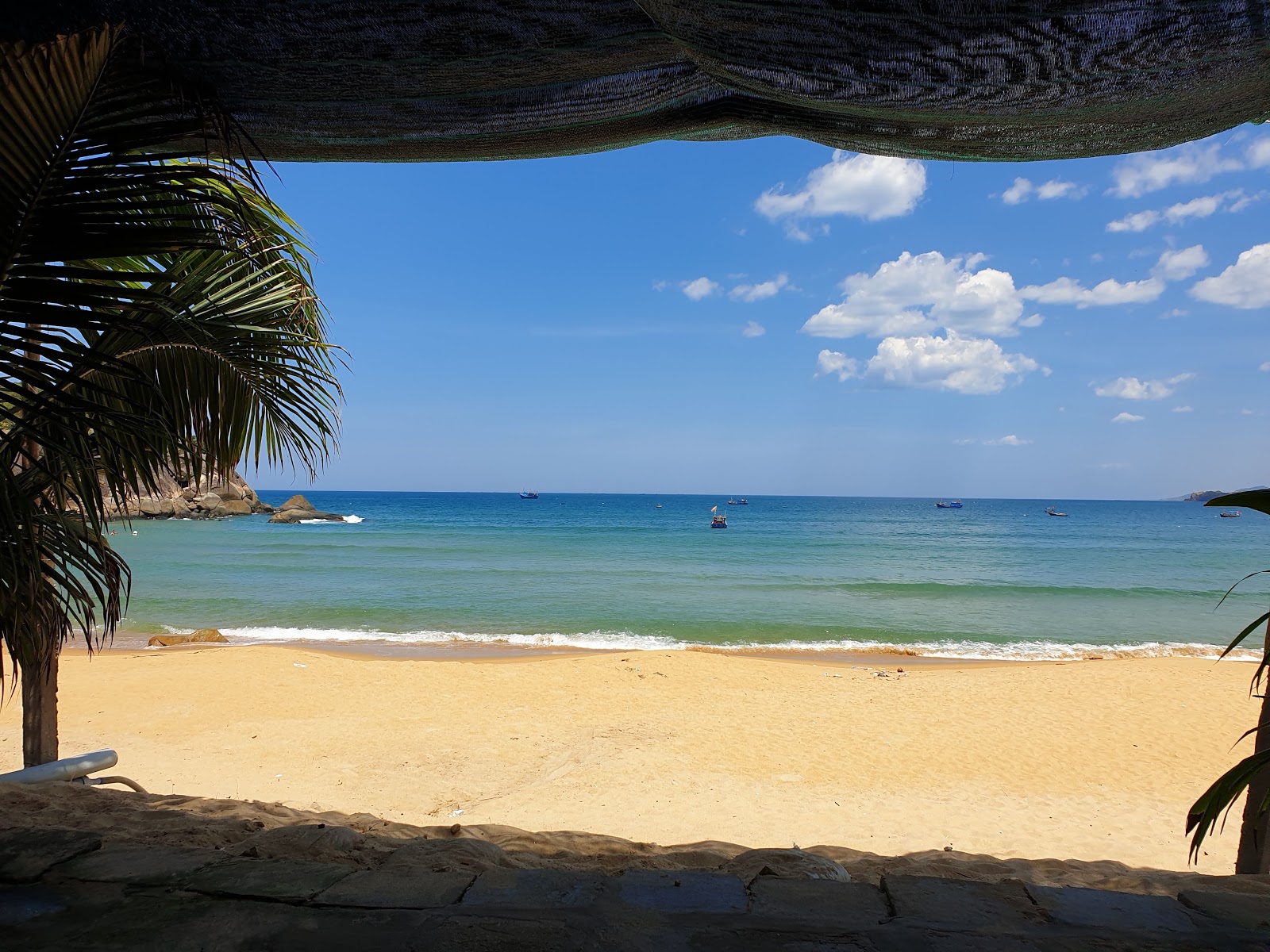 Chau Me Beach的照片 带有碧绿色纯水表面