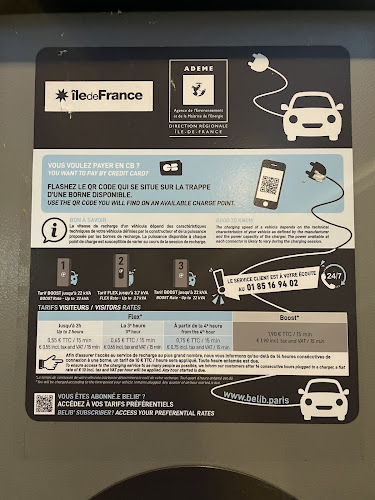Borne de recharge de véhicules électriques Belib' Station de recharge Paris