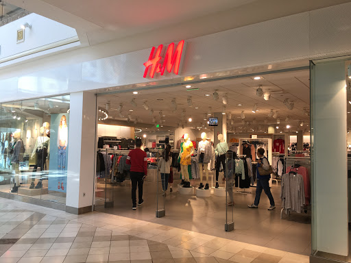 H&M, 236 4 Seasons Town Center Ent, Greensboro, NC 27427, USA, 