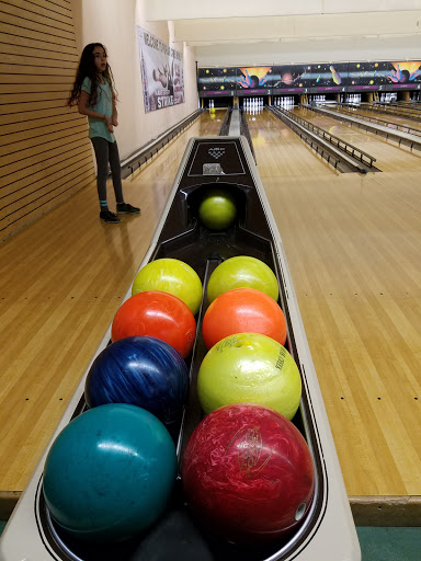 Bowling Alley «Poplar Creek Bowl», reviews and photos, 2354 W Higgins Rd, Hoffman Estates, IL 60169, USA