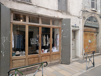 TREIZE MILLE DEUX CENT à Arles