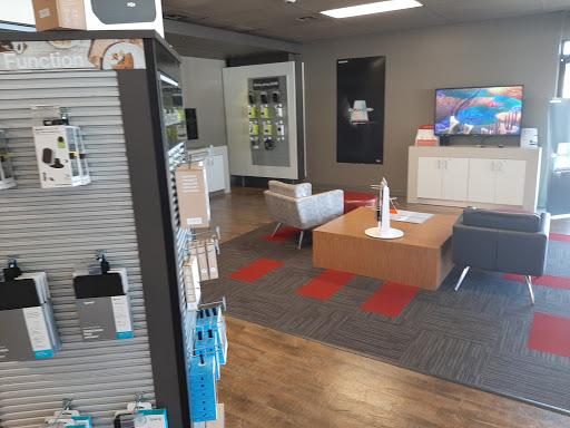 Cell Phone Store «Verizon Authorized Retailer, TCC», reviews and photos, 10929 Canyon Rd E, Puyallup, WA 98373, USA