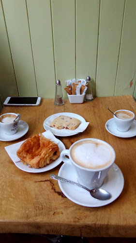 Reviews of Holyrood Coffee Shop in Edinburgh - Coffee shop