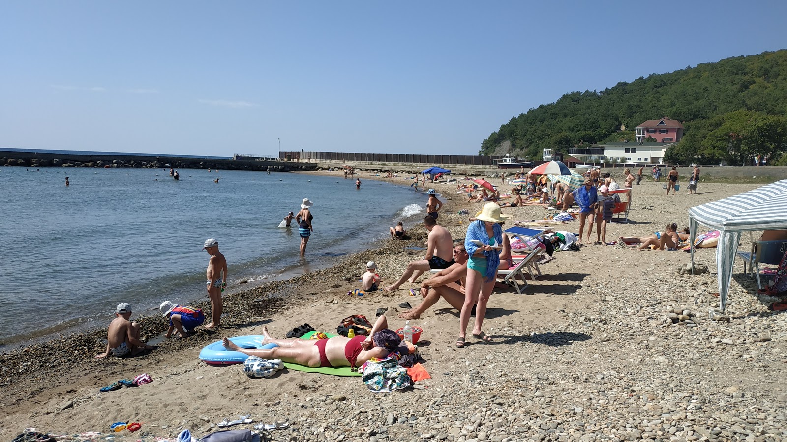 Φωτογραφία του Golubaya Bukhta beach περιοχή ξενοδοχείου