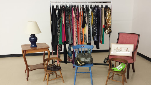 Thrift Store «Common Threads - Thrift, Decor, and More», reviews and photos, 22049 Lorain Rd, Fairview Park, OH 44126, USA