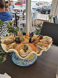 Produits de la mer du Restaurant de spécialités à base de poisson-pêcheur Le Chalut à Saint-Cyprien - n°2