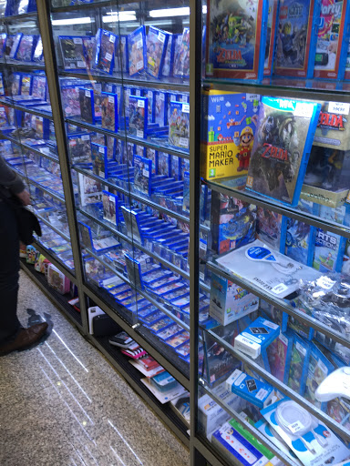 Video game stores Paris