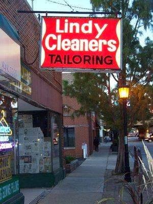 Tailor «Lindy Cleaners», reviews and photos, 127 S Oak Park Ave, Oak Park, IL 60302, USA