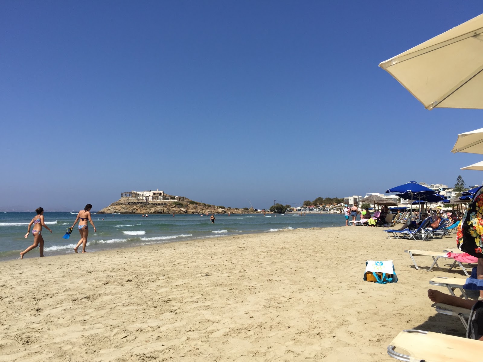 Agios Georgios Plajı'in fotoğrafı kısmen tatil bölgesi