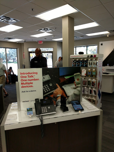 Cell Phone Store «Verizon», reviews and photos, 2201 Ponce De Leon Blvd, Coral Gables, FL 33134, USA