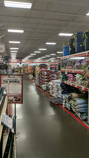 Home Improvement Store «Tractor Supply Co.», reviews and photos, 911 Center Point Rd, Hendersonville, TN 37075, USA