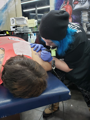 Tattoo Shop «Shrunkin Head Tattoo», reviews and photos, 4438 St John Ave, Kansas City, MO 64123, USA