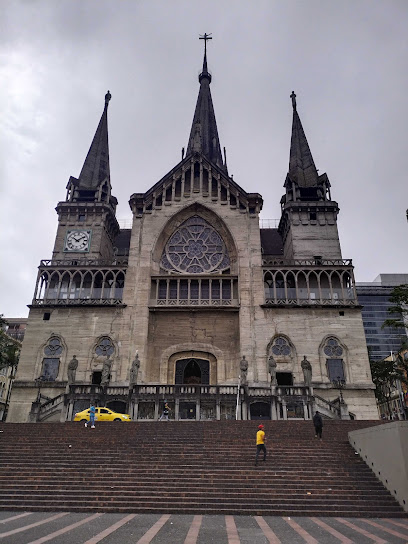Corredor Polaco Catedral Basílica De Manizales