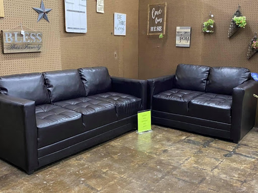 Outlet Mall «Finders Keepers Traders Outlet Mall», reviews and photos, 740-784 Chelsa Dr, Madisonville, KY 42431, USA