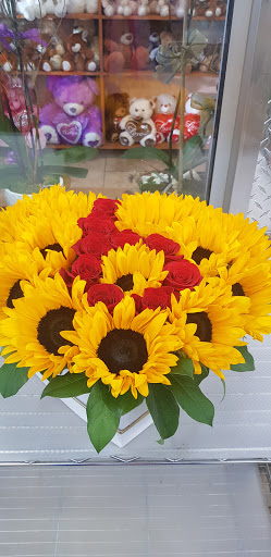 Florist «Canoga Park Florist», reviews and photos, 7144 Owensmouth Ave, Canoga Park, CA 91303, USA