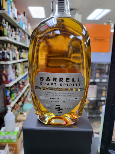 Liquor Store «Royal Liquor & Wine», reviews and photos, 1015 N Randall Rd, Elgin, IL 60123, USA