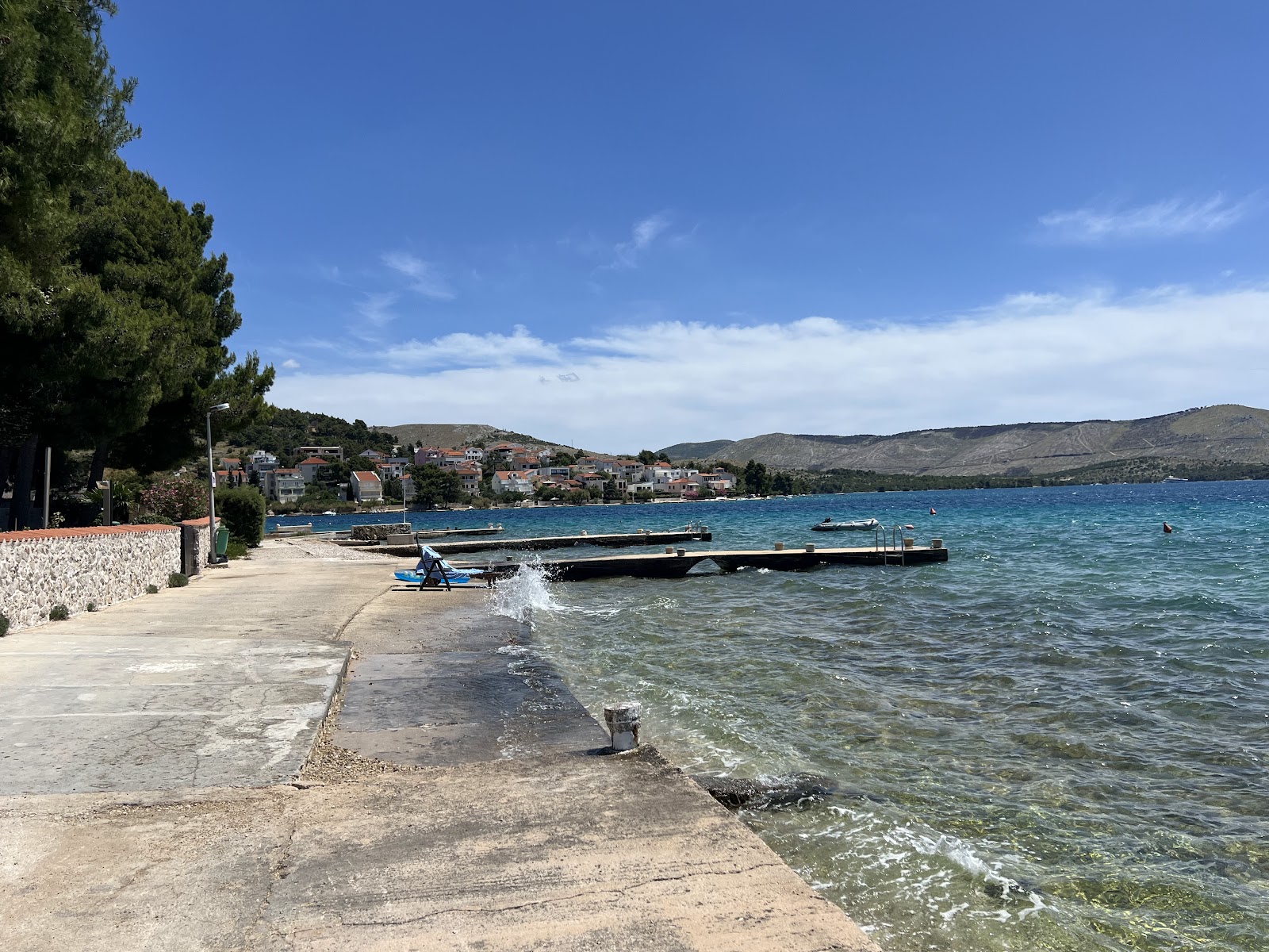 Foto von Aqua Beach Zaboric und die siedlung