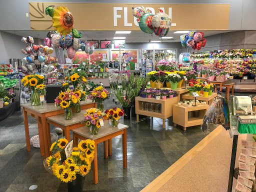 Grocery Store «Stop & Shop», reviews and photos, 35 Washington St, Lynn, MA 01904, USA