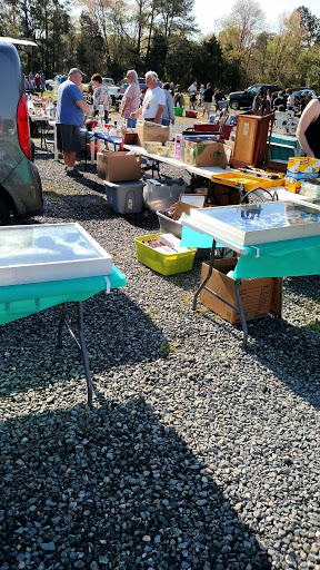 Flea Market «Red Barn Flea Market Auction», reviews and photos, 3381 Kings Hwy, Colonial Beach, VA 22443, USA