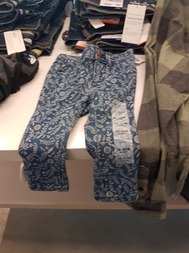 Stores to buy women's pajamas Calgary