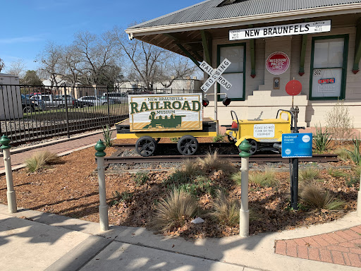 Sign Shop «FASTSIGNS», reviews and photos, 1671 S Interstate Hwy 35 #306, New Braunfels, TX 78130, USA