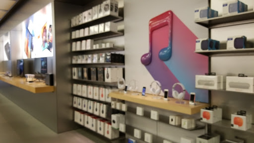 Computer Store «Apple Willow Grove Park», reviews and photos, 2500 W Moreland Rd, Willow Grove, PA 19090, USA