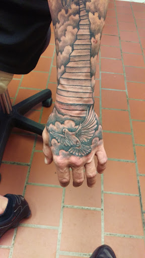 Tattoo Shop «Untouchable Ink», reviews and photos, 204 S Spring Garden Ave, DeLand, FL 32720, USA