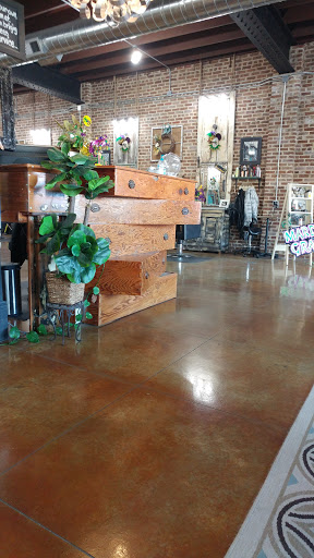 Hair Salon «High Maintenance Hair Salon», reviews and photos, 1625 25th Ave, Gulfport, MS 39501, USA