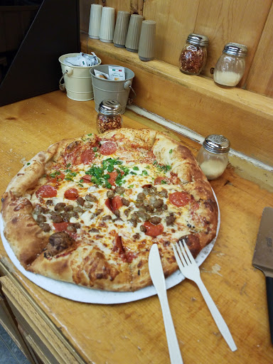 Pizza Takeaway «Bear Paw Pizza & Market», reviews and photos, 6444 Western Ave, Glen Arbor, MI 49636, USA
