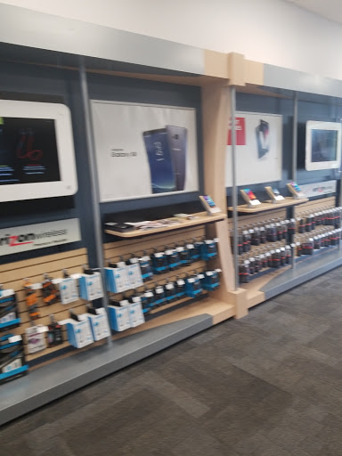 Cell Phone Store «GoWireless Verizon Authorized Retailer», reviews and photos, 488 2nd St Pike, Southampton, PA 18966, USA