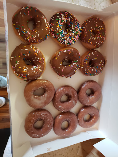 Bakery «Krispy Kreme Doughnuts», reviews and photos, 2900 S 108th St, Milwaukee, WI 53227, USA
