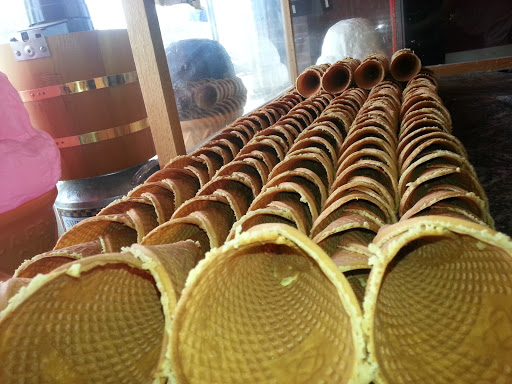 Ice Cream Shop «Grand Ole Creamery & Grand Pizza», reviews and photos, 750 Grand Ave, St Paul, MN 55105, USA