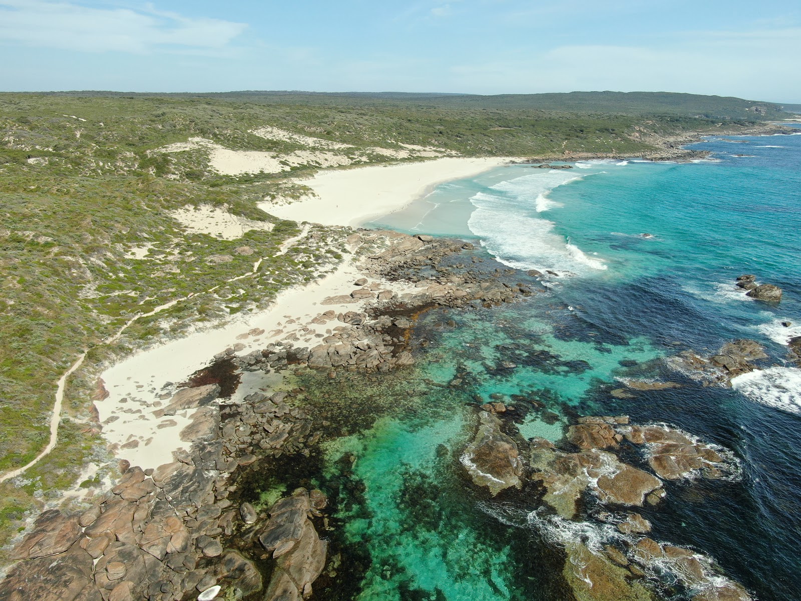 Foto de Redgate Beach com praia espaçosa