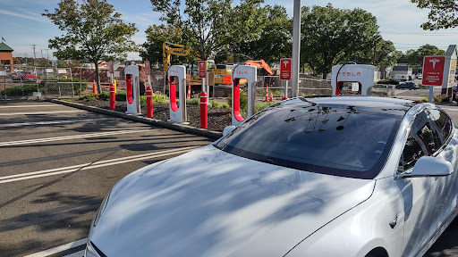 Electric vehicle charging station contractor New Haven