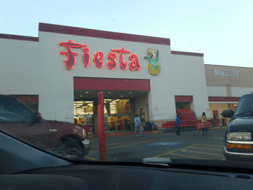 Grocery Store «Fiesta Mart», reviews and photos, 611 W Jefferson Blvd, Dallas, TX 75208, USA