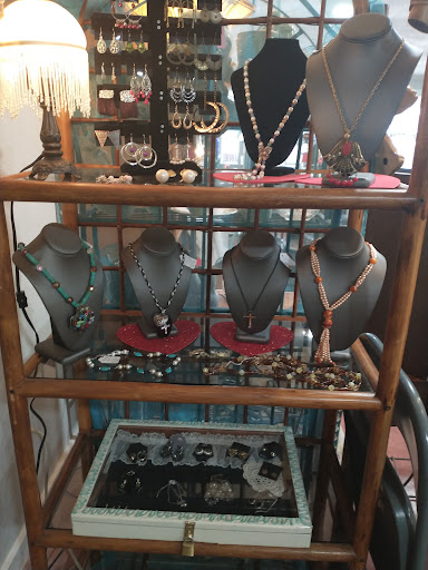 Antique Store «Hidden Talent Gifts & Antiques», reviews and photos, 400 S Main St, McGregor, TX 76657, USA