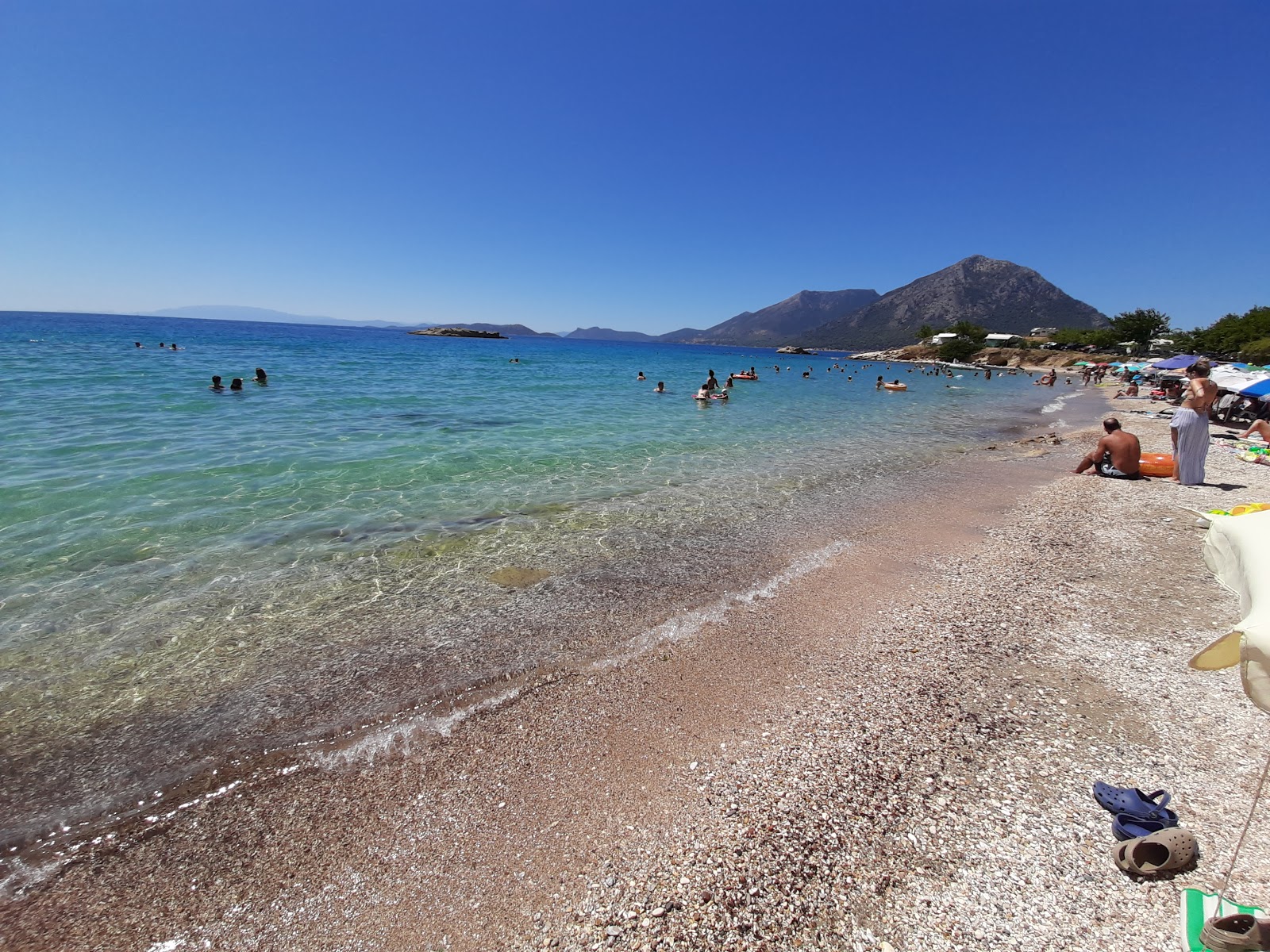 Photo de Agrilia beach avec plusieurs moyennes baies