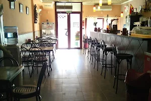 Local 3 Cafetería image