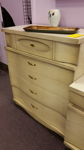 Thrift Store «WINGS Resale Store», reviews and photos, 300 W Golf Rd, Schaumburg, IL 60195, USA