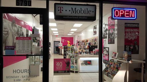 Cell Phone Store «Cellular Of Miami», reviews and photos, 6790 Collins Ave, Miami Beach, FL 33141, USA