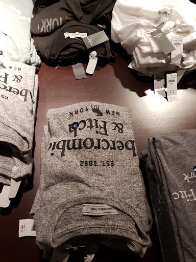 Clothing Store «Abercrombie & Fitch», reviews and photos, 1950 Northern Blvd #3, Manhasset, NY 11030, USA