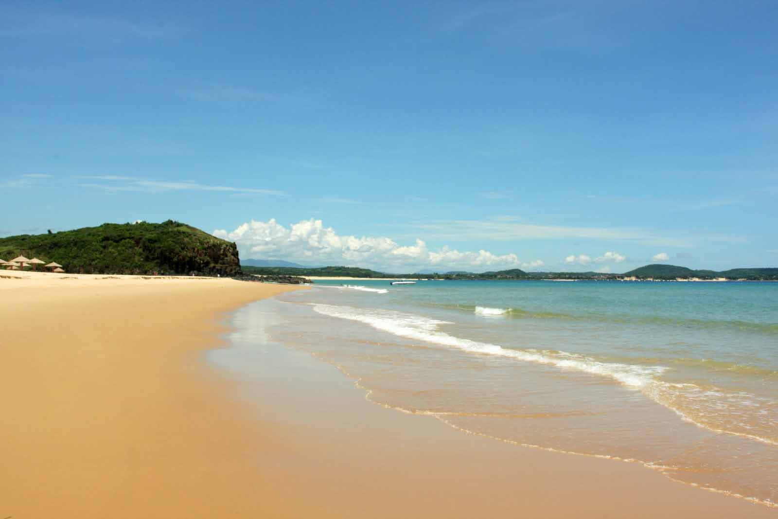 Foto von Bai Xep Beach mit heller feiner sand Oberfläche