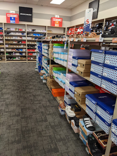 Shoe Store «Rack Room Shoes», reviews and photos, 2809 Battleground Ave, Greensboro, NC 27455, USA