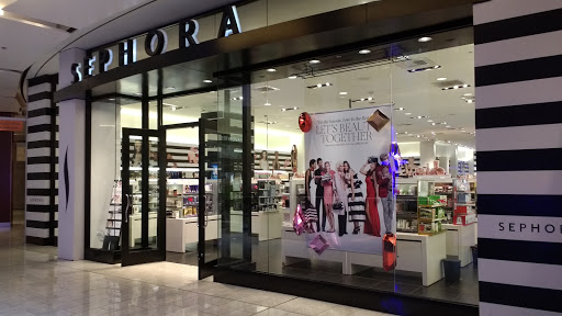 Cosmetics Store «SEPHORA», reviews and photos, 108 N State St Ste 134, Chicago, IL 60602, USA