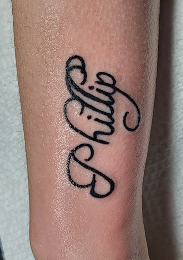 Explore awesome finger tattoo ideas, creative tattoo ideas in Meridian, available at SK-Tattoo1
