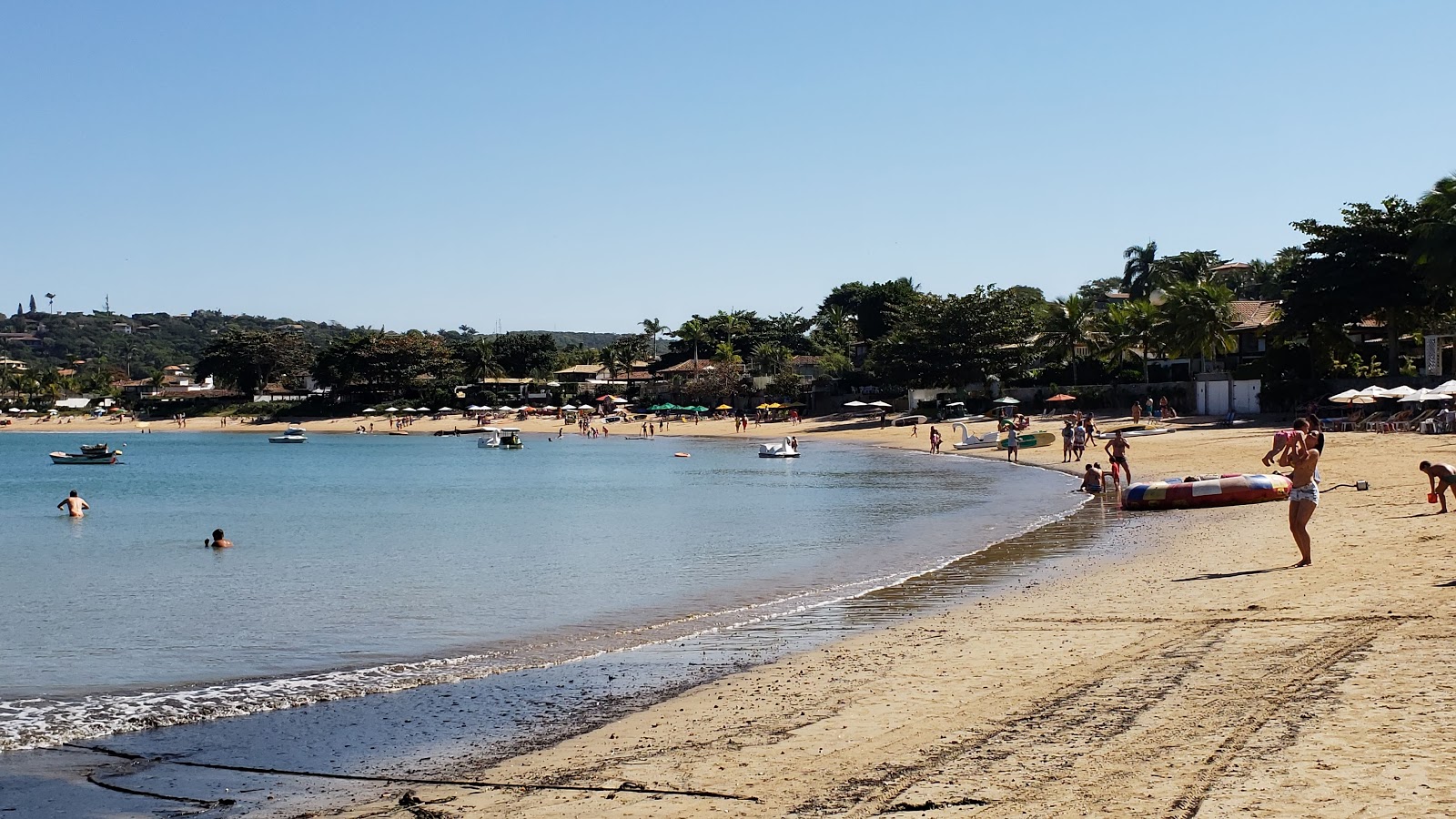 Foto von Ferradura Strand mit türkisfarbenes wasser Oberfläche