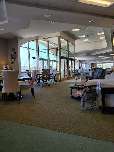 Furniture Store «Raymour & Flanigan Furniture and Mattress Store», reviews and photos, 2780 W Ridge Rd, Rochester, NY 14626, USA