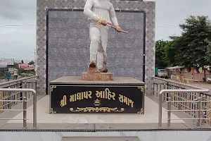 Veer Ahir Devayat Bodar Statue image